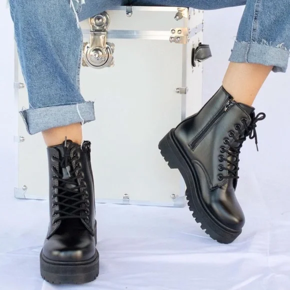 !! RESTOCKED !! Black Vegan Leather Side Zip Combat Boots - Picture 5 of 8